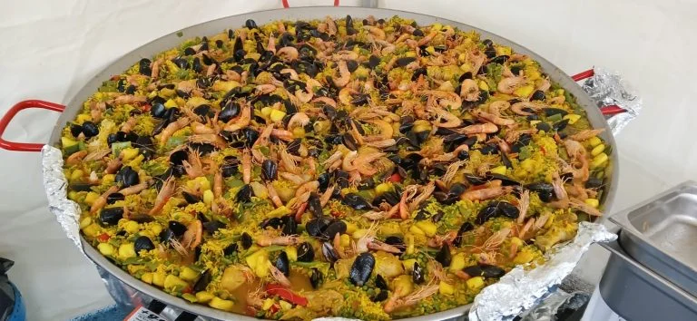 Paëlla géante pour 100 personnes
