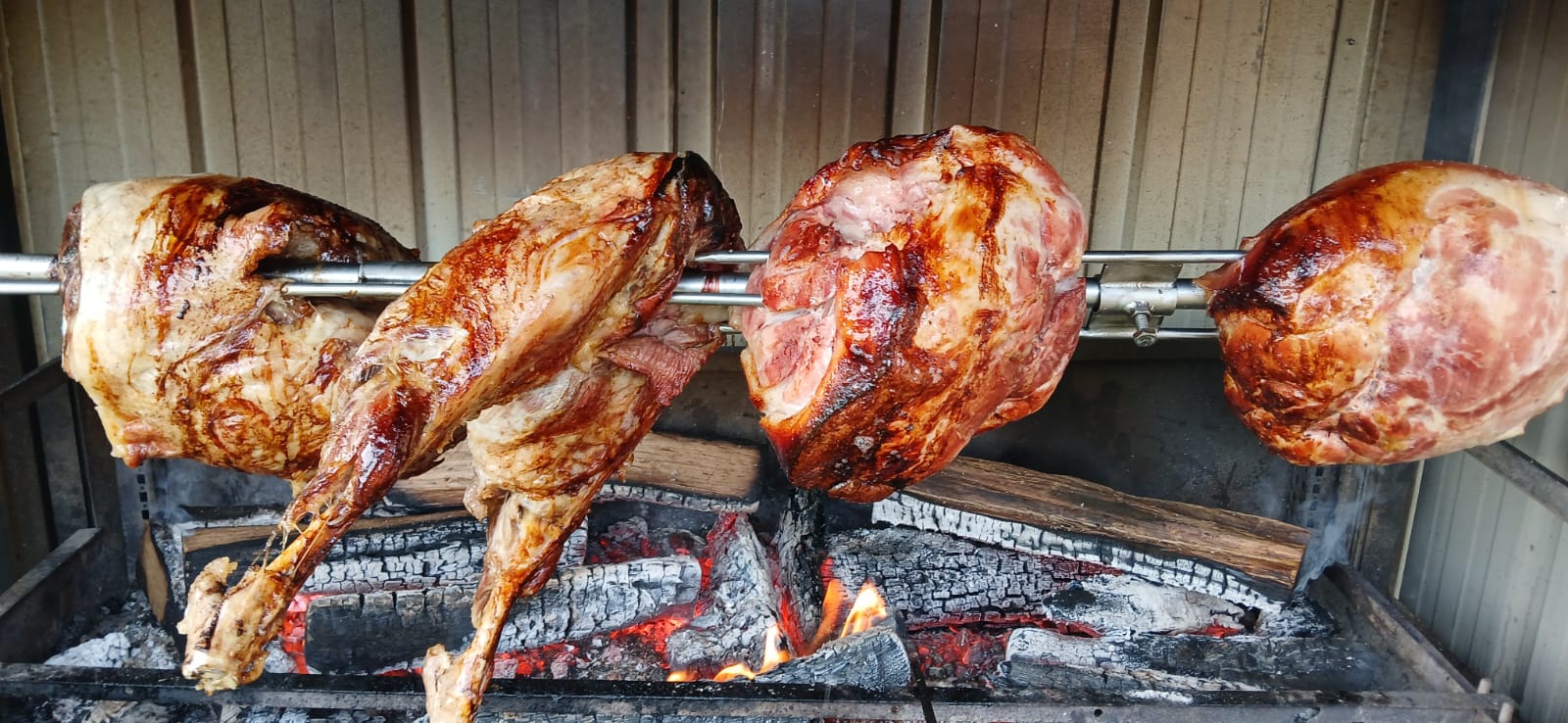 Culottes d&rsquo;agneau et jambon à l&rsquo;os pour un mariage