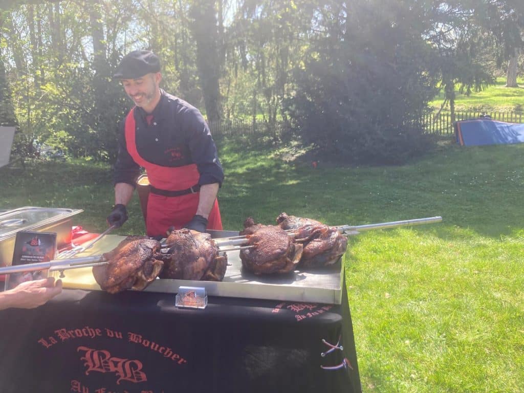 Épaules de cochon pour un anniversaire dans une maison de vacances (chez MARCEL JE T’AIME)